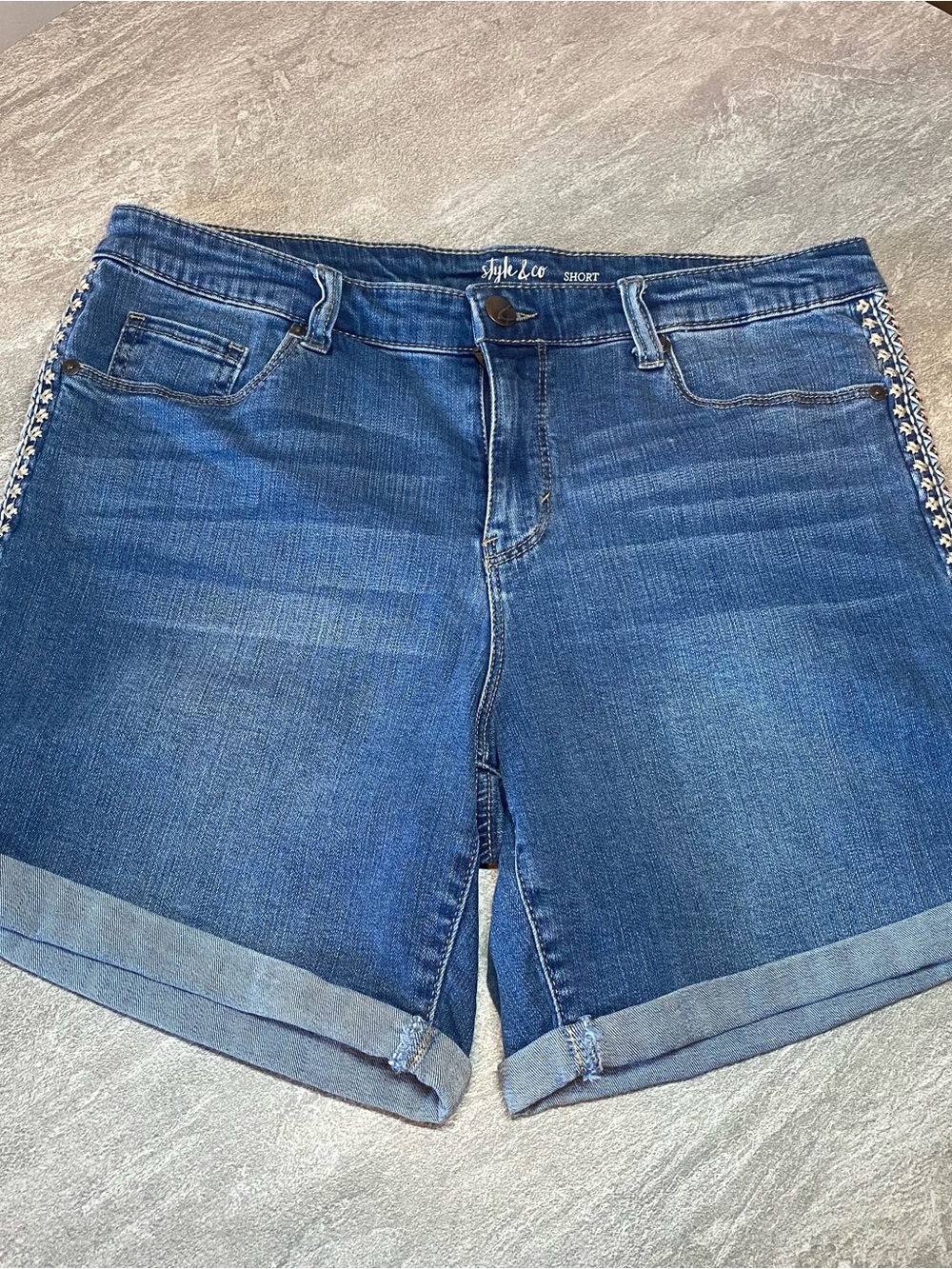 Style & Co Denim Shorts Women’s Size 12 Blue Cuffed Boho Trim Stretch
